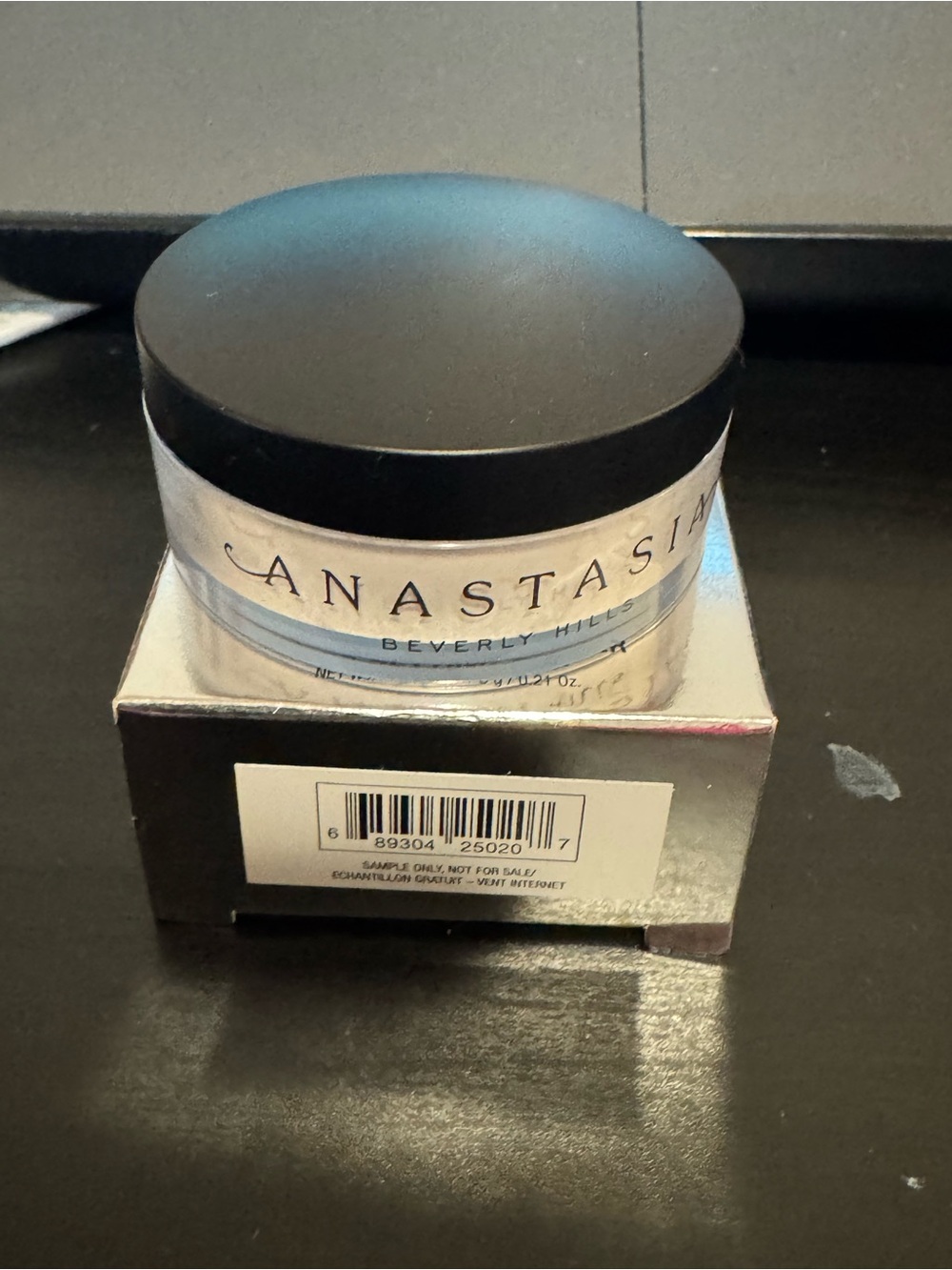 Anastasia Beverly Hills Translucent Loose Setting Powder - Black Lid